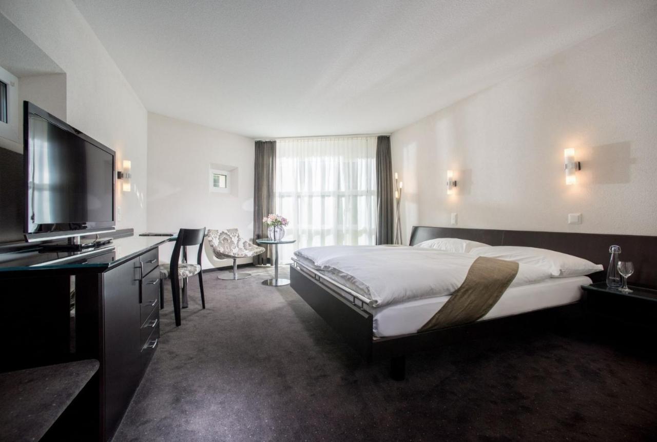 Grand Hotel Les Endroits La Chaux De Fonds Ruang foto